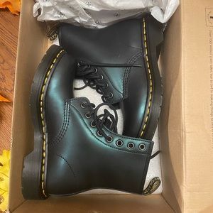 NWT Doc Martens USA size 5 Green